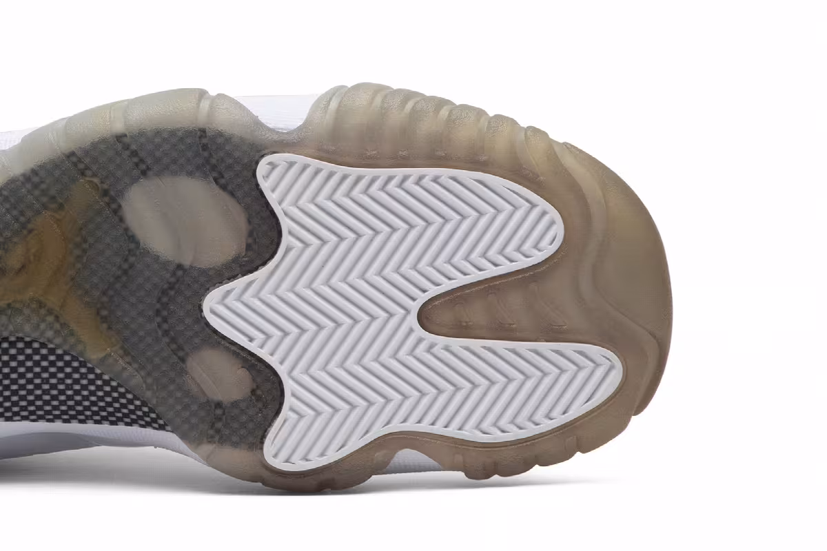 Air Jordan 11 GS Silver Anniversary, view 6