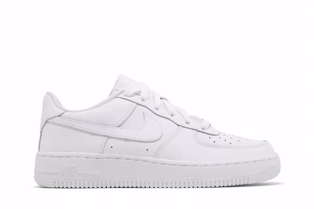 Nike Air Force 1 LE GS Triple White, view 2