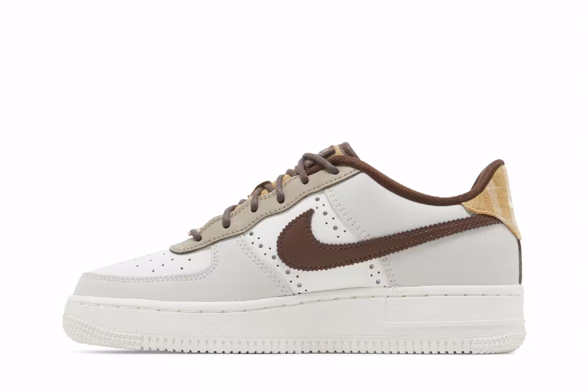 Nike Air Force 1 LV8 GS Brogue, view 4