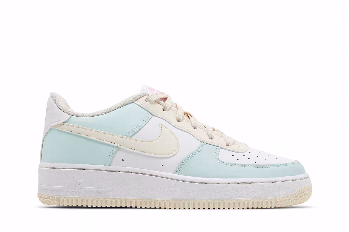 Nike Air Force 1 GS Emerald Rise Guava Ice, view 2