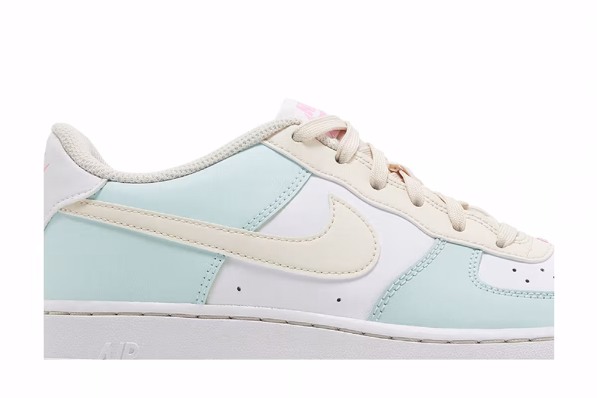 Nike Air Force 1 GS Emerald Rise Guava Ice, view 3