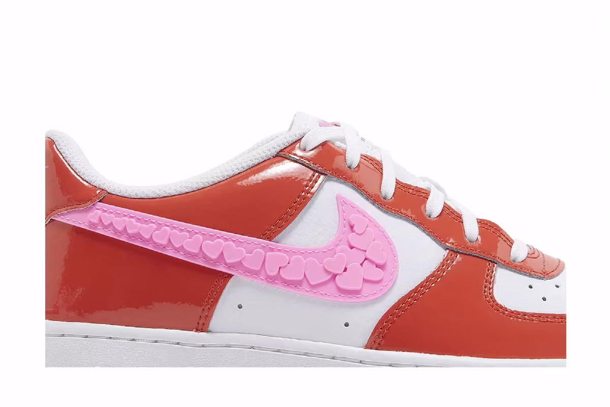 Nike Air Force 1 Low GS Valentine's Day 2023, view 3