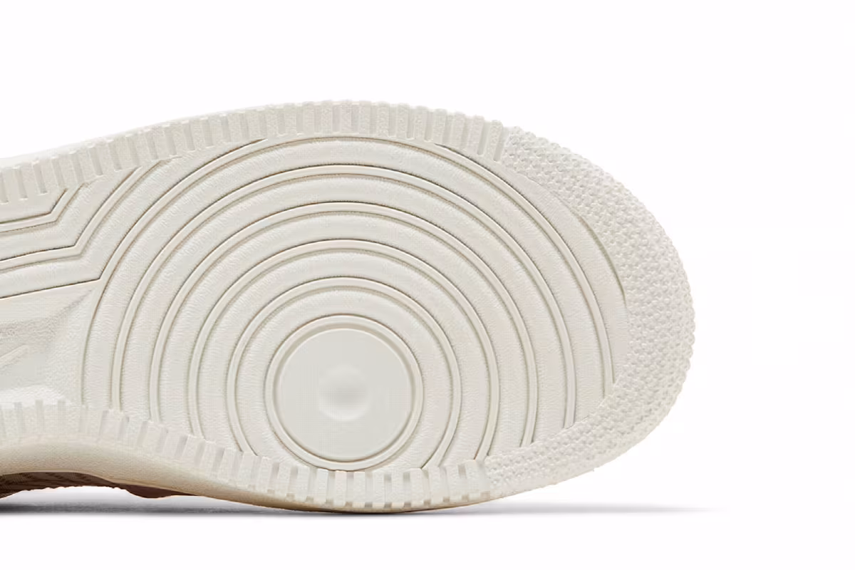 Nike Air Force 1 LV8 3 GS Sanddrift Citron Pulse, view 6