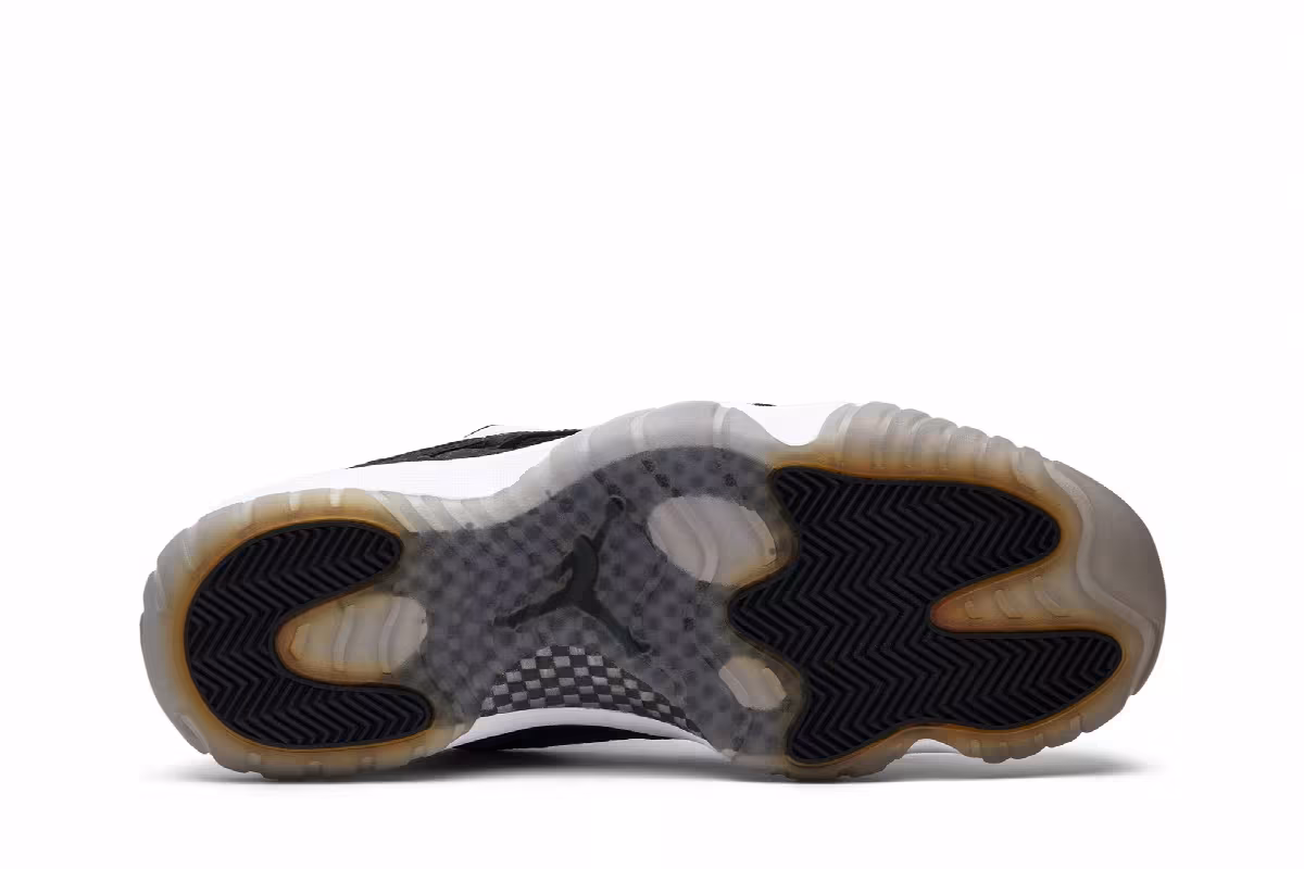 Air Jordan 11 Low IE White Black, view 5