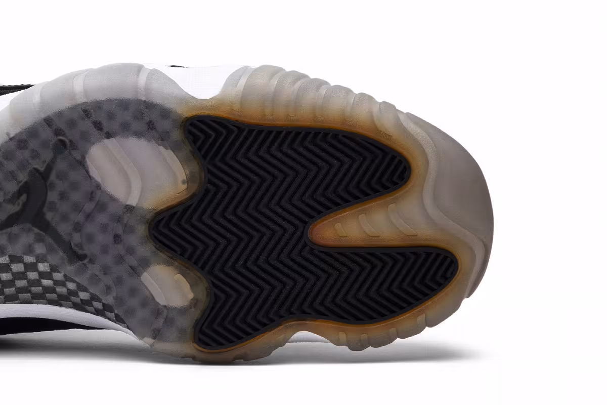 Air Jordan 11 Low IE White Black, view 6