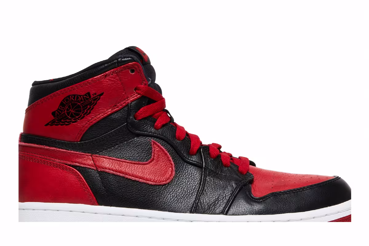 Air Jordan 1 High Banned 2011, view 3