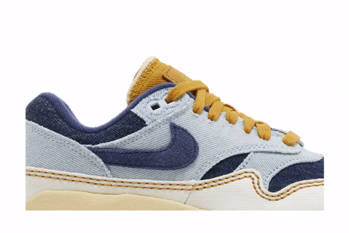 Nike Women's Air Max 1 Aura, view 3