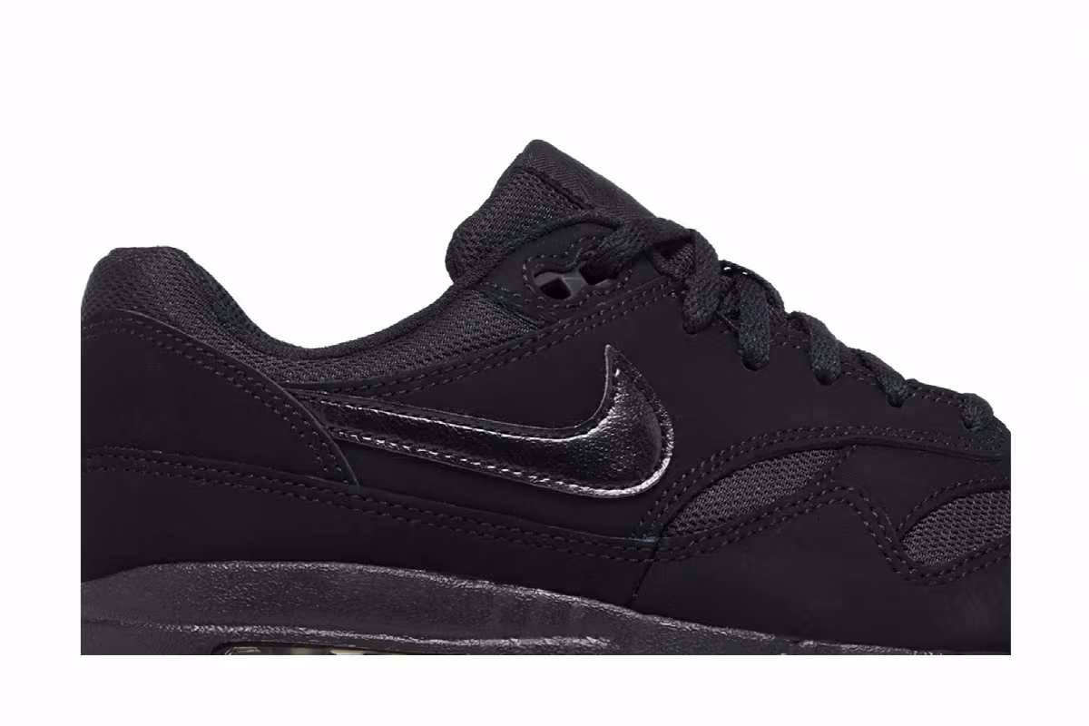 Nike Air Max 1 GS Triple Black, view 3