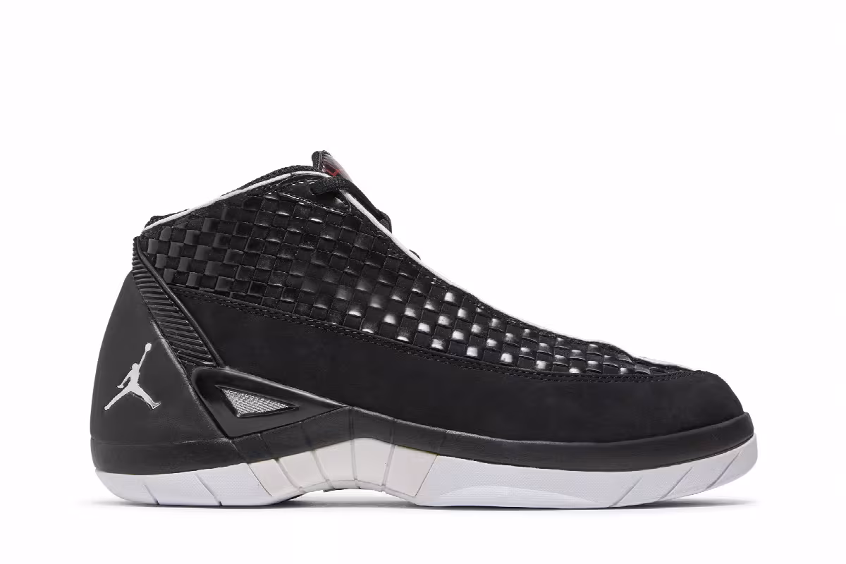 Air Jordan 15 SE GS Black Metallic Silver, view 2