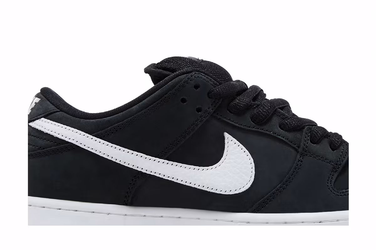Nike Dunk Low SB Black Gum, view 3