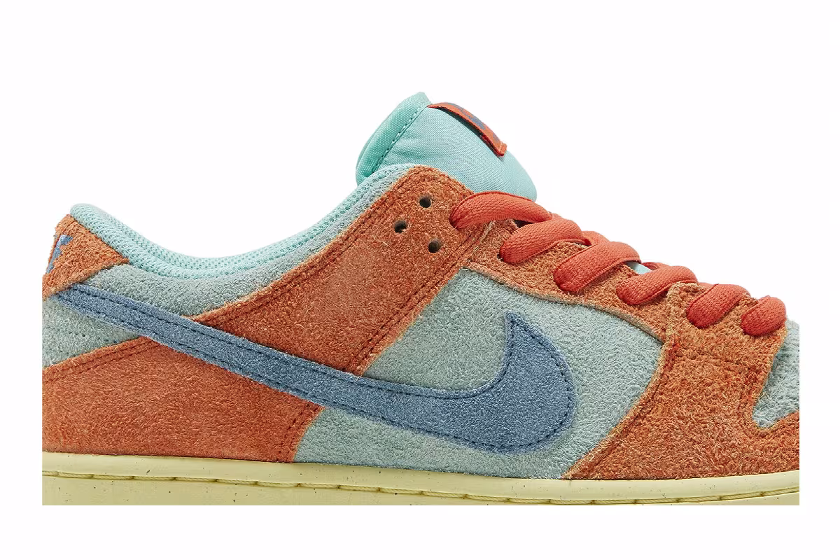 Nike Dunk Low SB Orange Emerald Rise, view 3