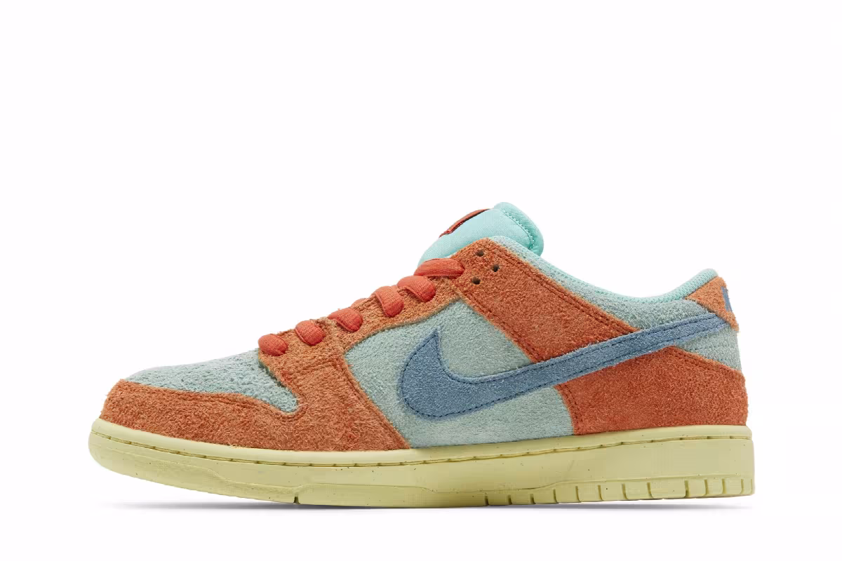 Nike Dunk Low SB Orange Emerald Rise, view 4
