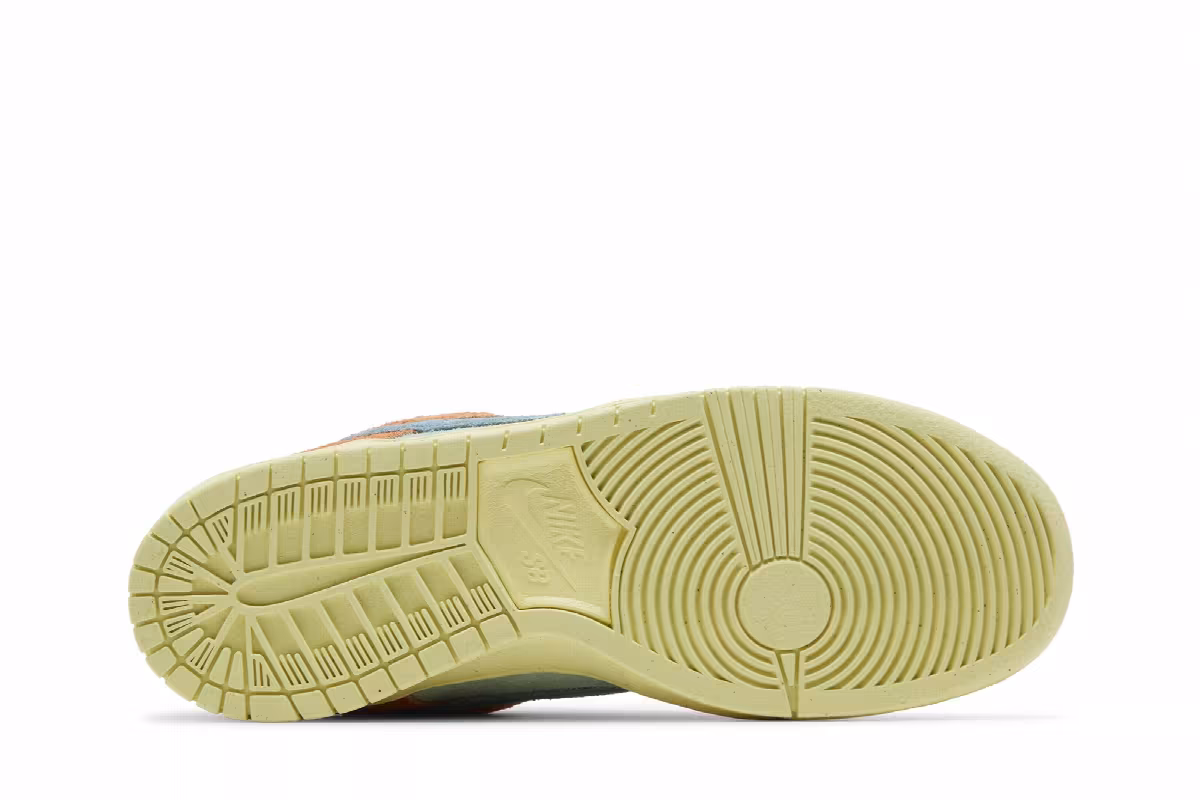 Nike Dunk Low SB Orange Emerald Rise, view 5