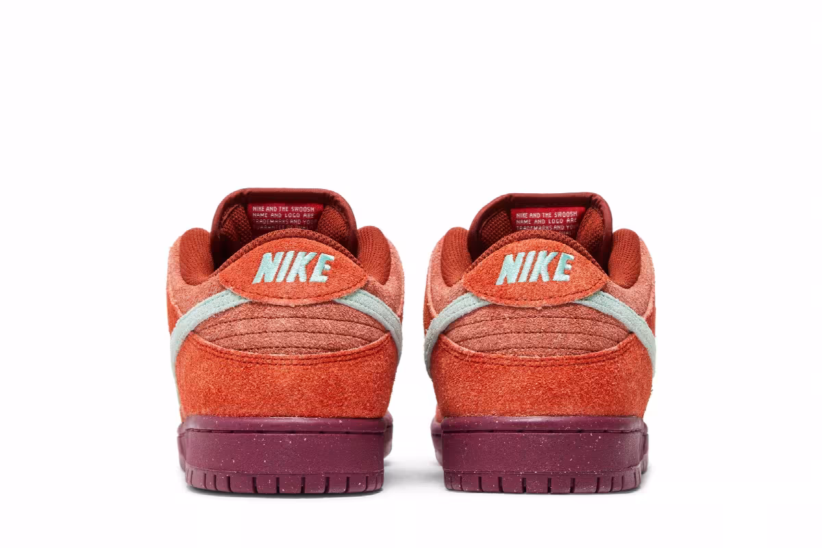 Nike Dunk Low SB Mystic Red, view 7
