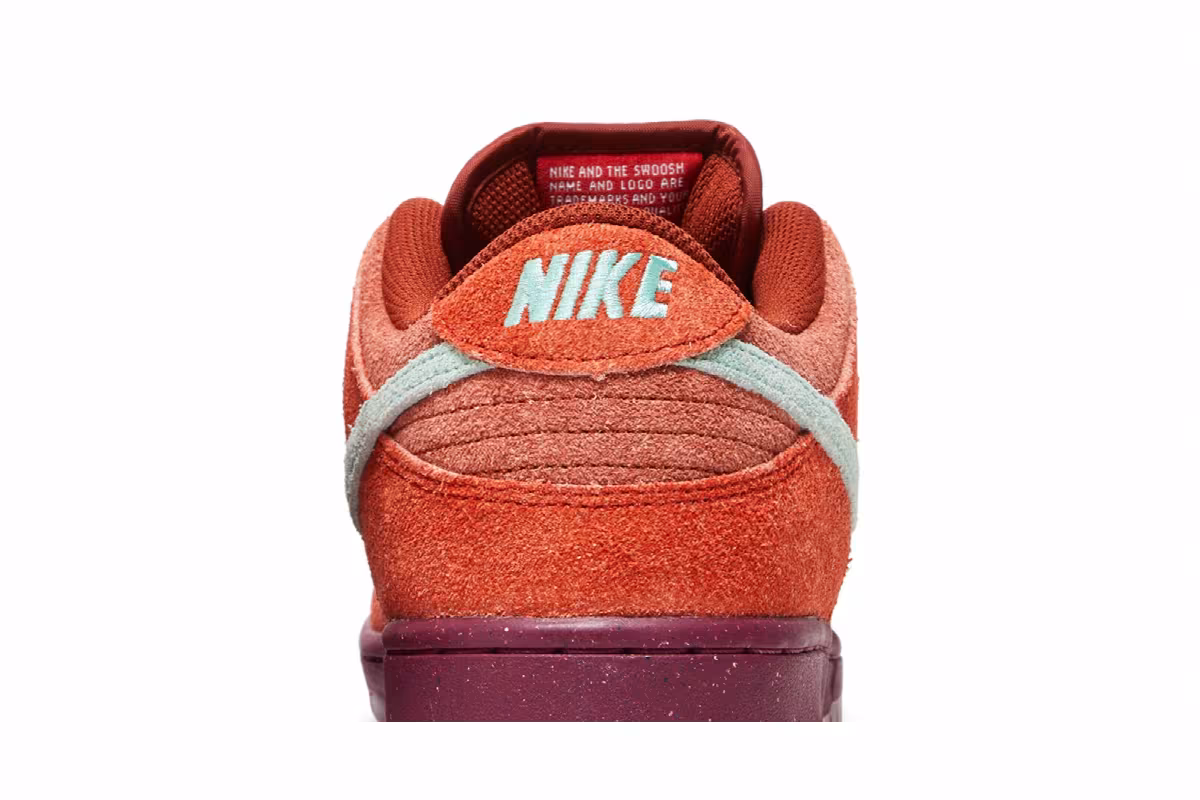 Nike Dunk Low SB Mystic Red, view 8