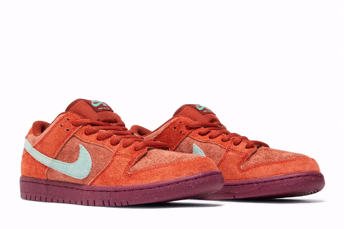 Nike Dunk Low SB Mystic Red, view 9