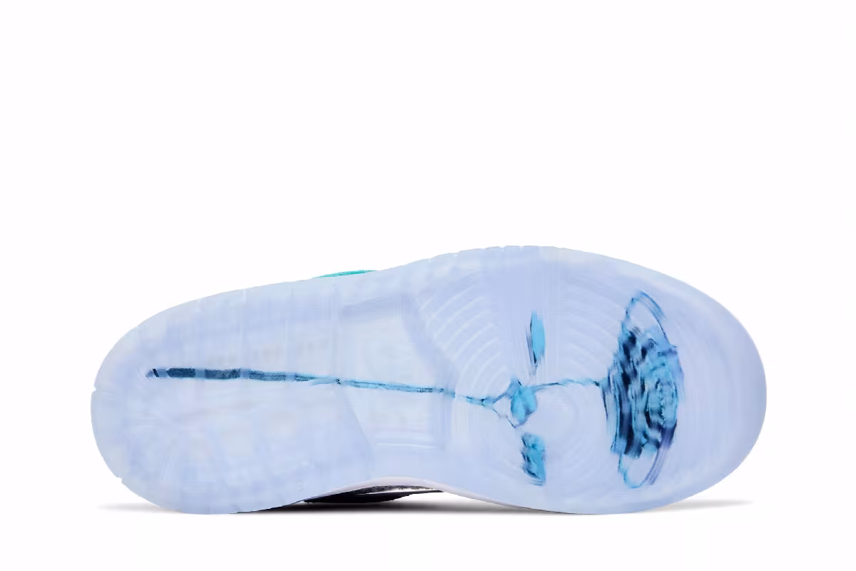 April Skateboards x Nike Dunk Low SB TD Turbo Green, view 5
