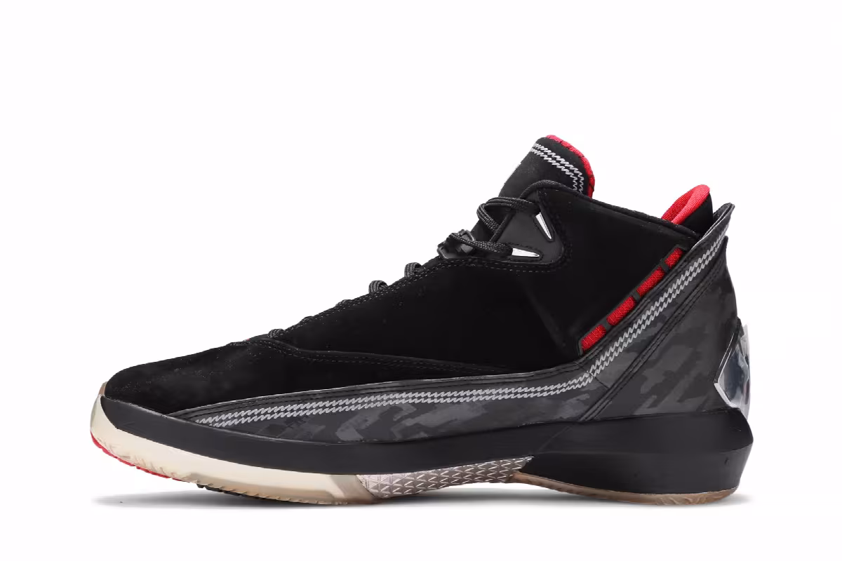 Air Jordan 22 OG Black Varsity Red, view 4