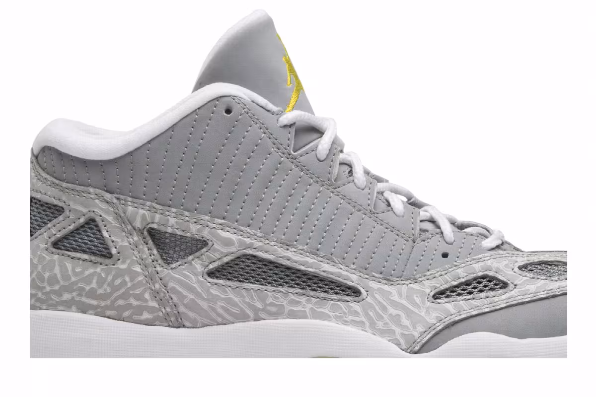 Air Jordan 11 Low IE Silver, view 3