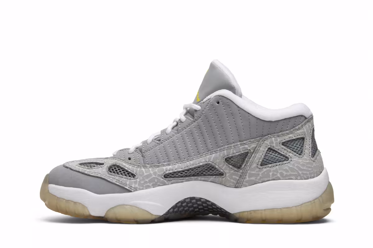 Air Jordan 11 Low IE Silver, view 4