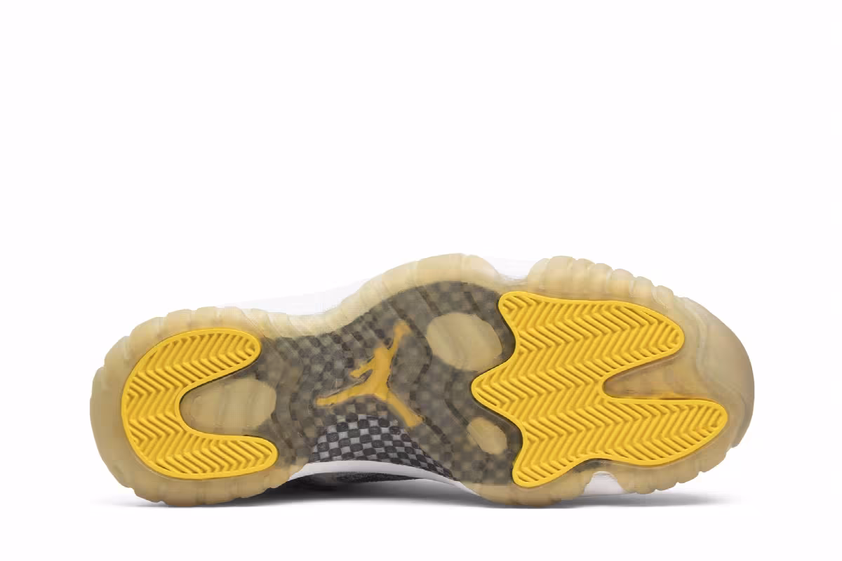 Air Jordan 11 Low IE Silver, view 5