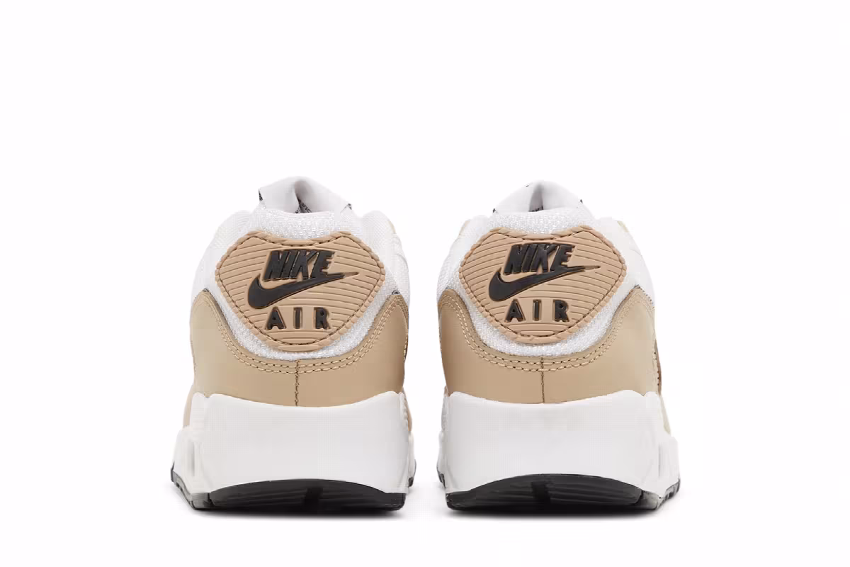 Nike Women's Air Max 90 United in Victory, view 7
