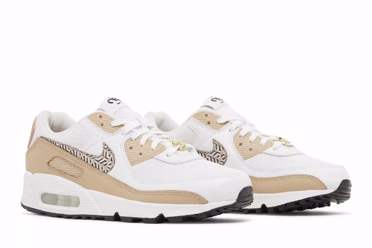 Nike Women's Air Max 90 United in Victory, view 9