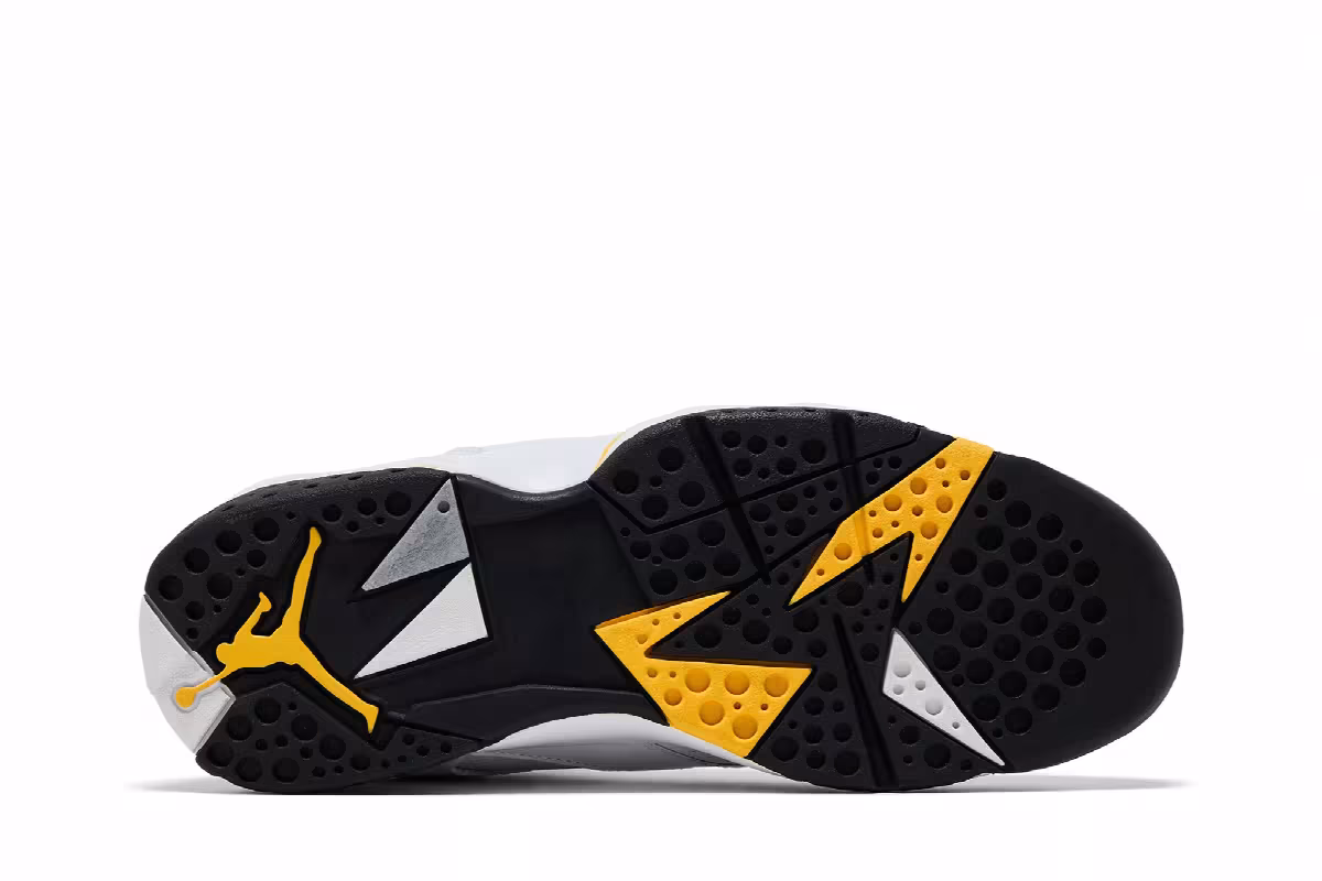 Women's Air Jordan 7 White Varsity Maize, view 5