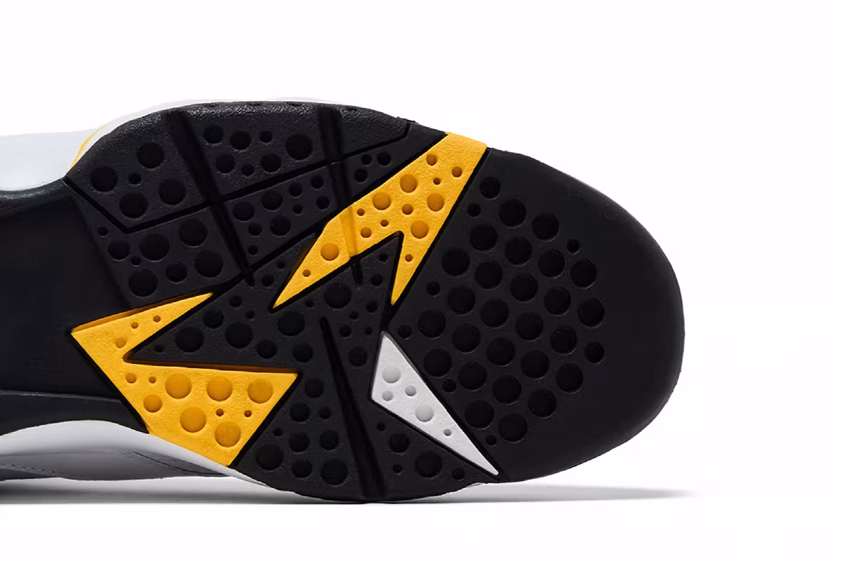Women's Air Jordan 7 White Varsity Maize, view 6