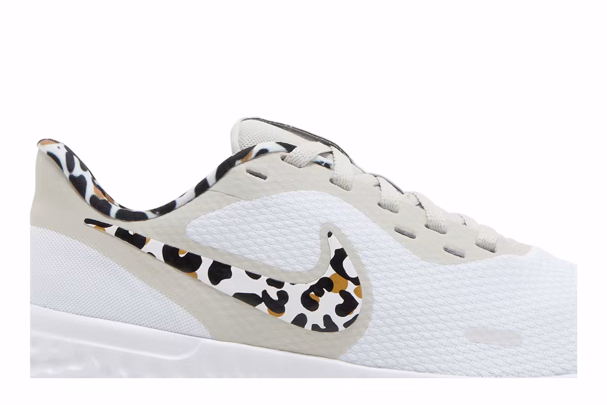 Nike Women's Revolution 5 Premium Leopard, view 3