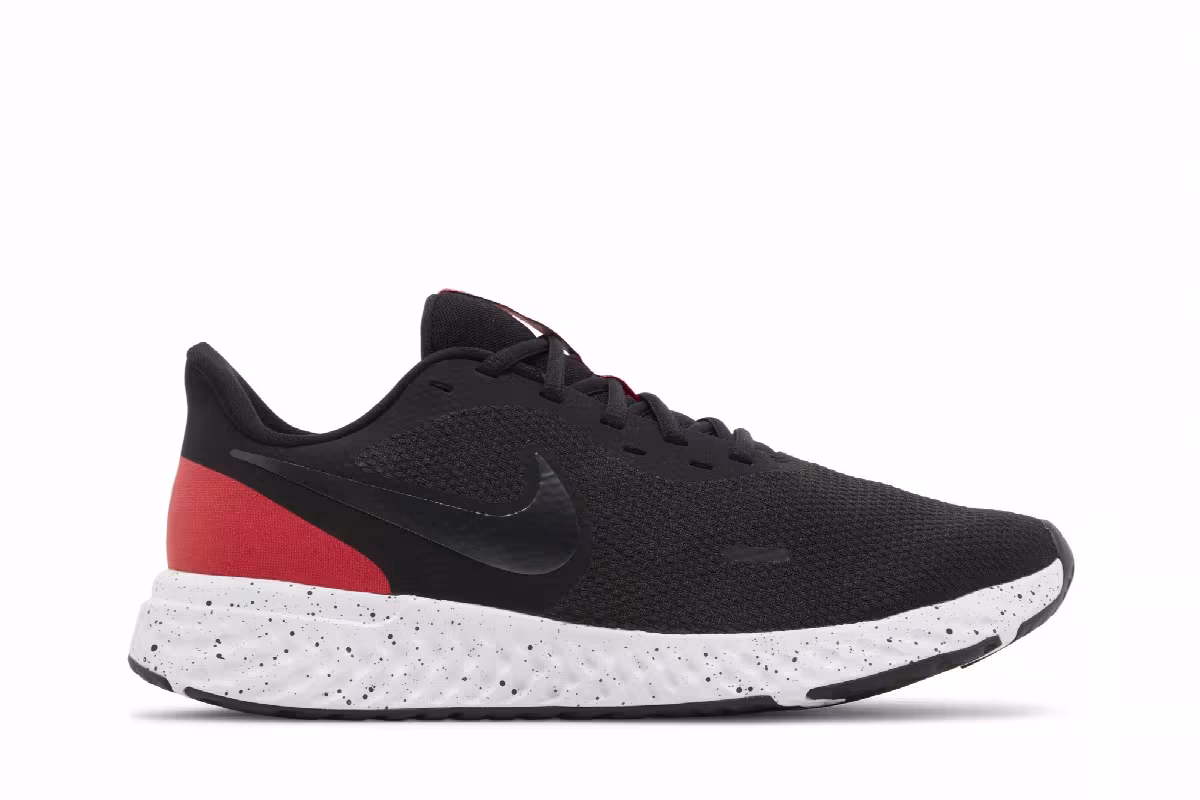 Nike Revolution 5 Extra Wide Bred, view 2