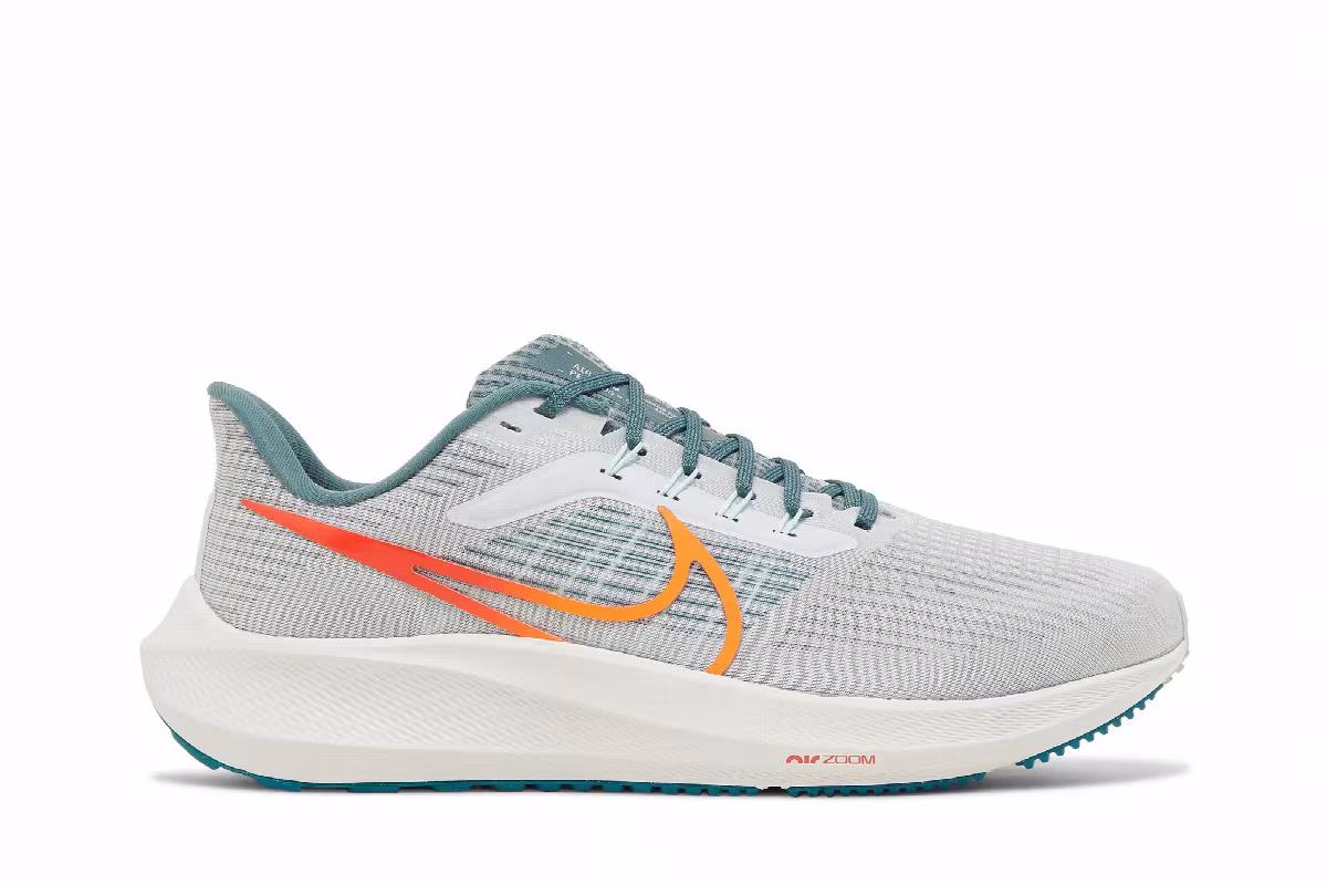 Nike Air Zoom Pegasus 39 4E Wide Pure Platinum Total Orange, view 2