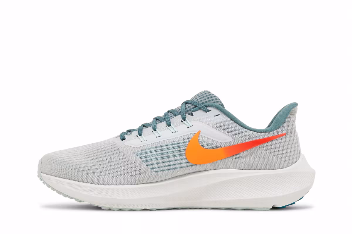 Nike Air Zoom Pegasus 39 4E Wide Pure Platinum Total Orange, view 4
