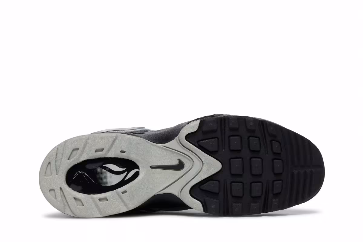 Nike Air Griffey Max 1 GS Black Metallic Silver, view 5
