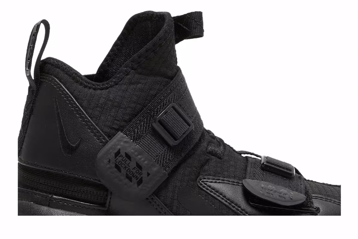 Nike LeBron Soldier 13 Flyease GS Triple Black, view 3