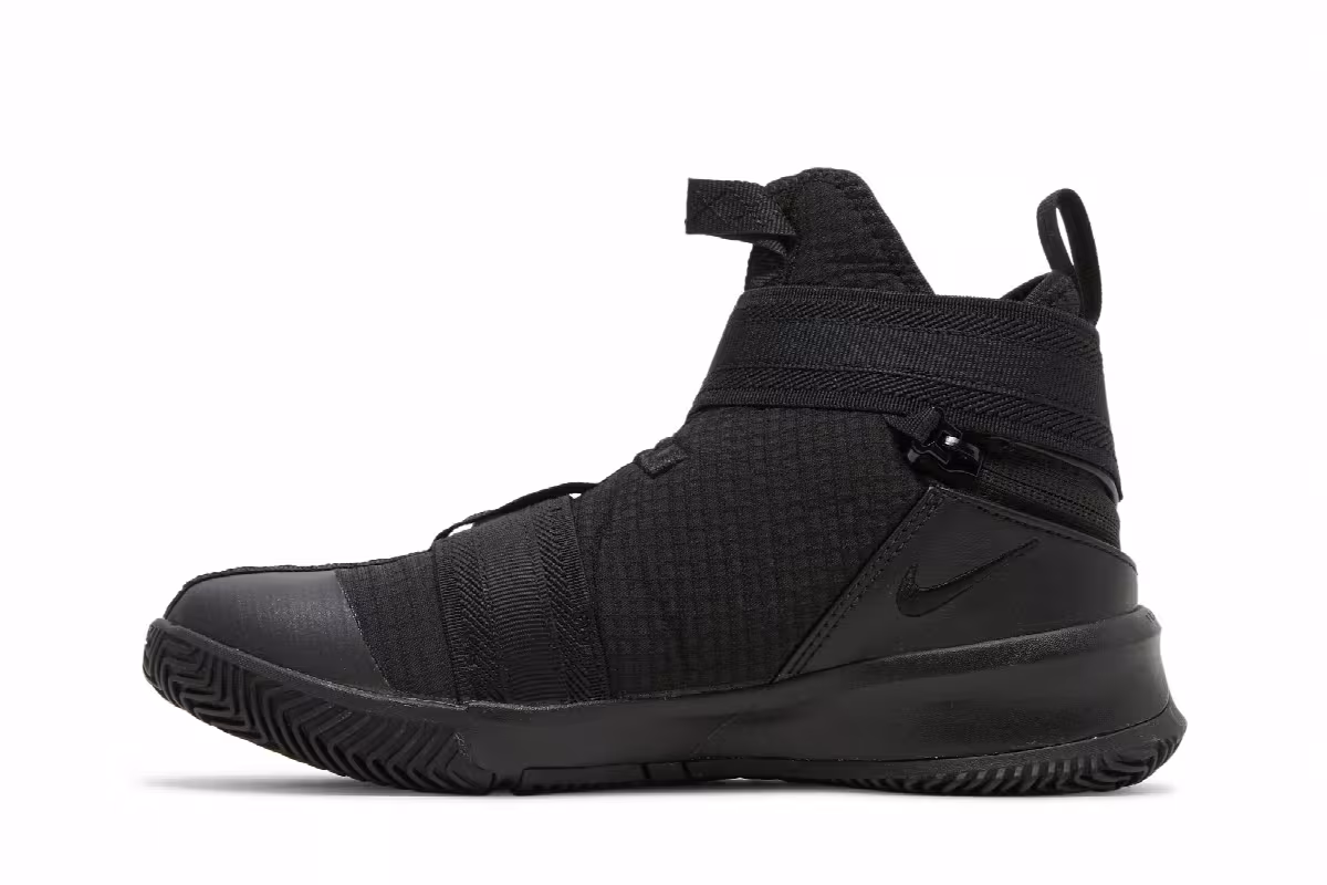 Nike LeBron Soldier 13 Flyease GS Triple Black, view 4