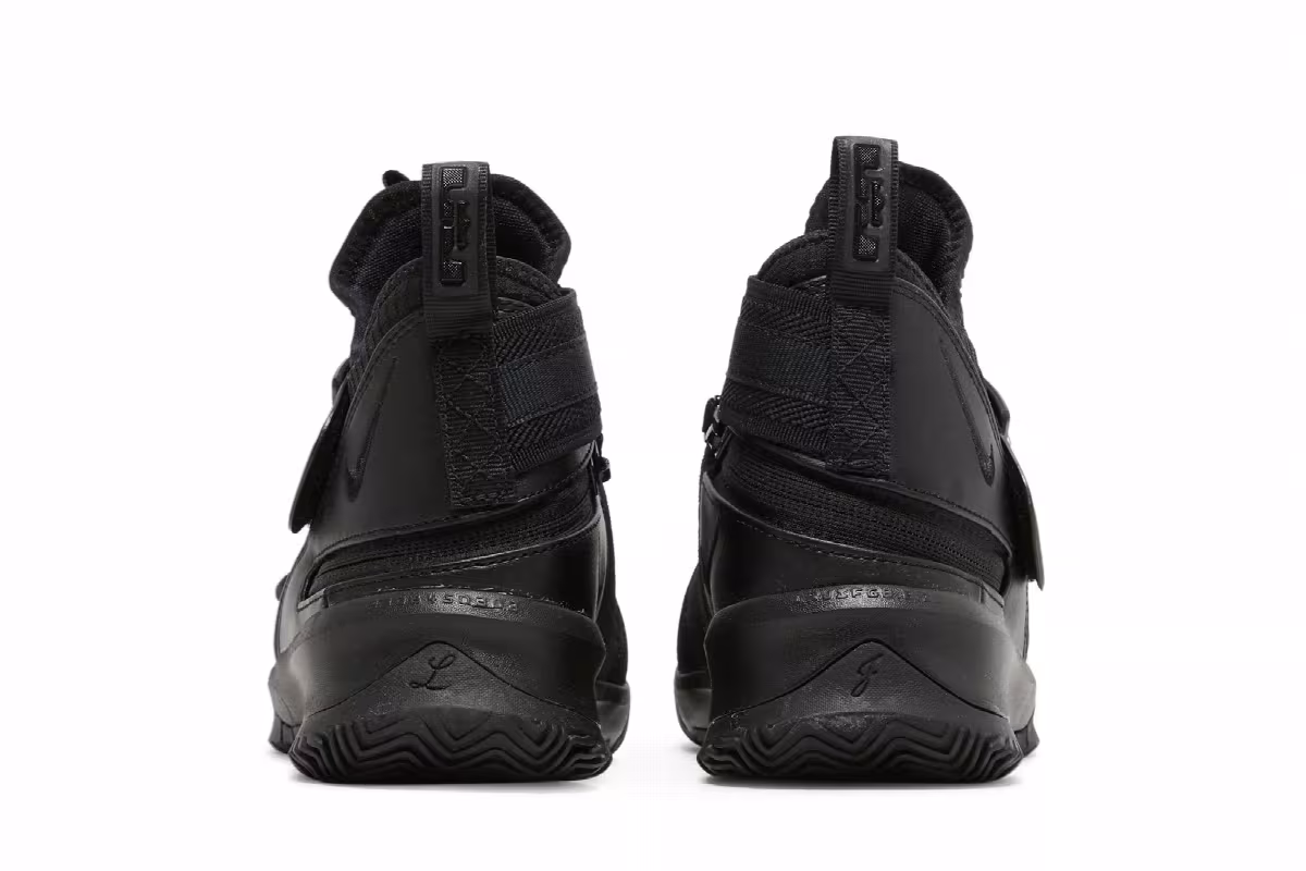 Nike LeBron Soldier 13 Flyease GS Triple Black, view 7