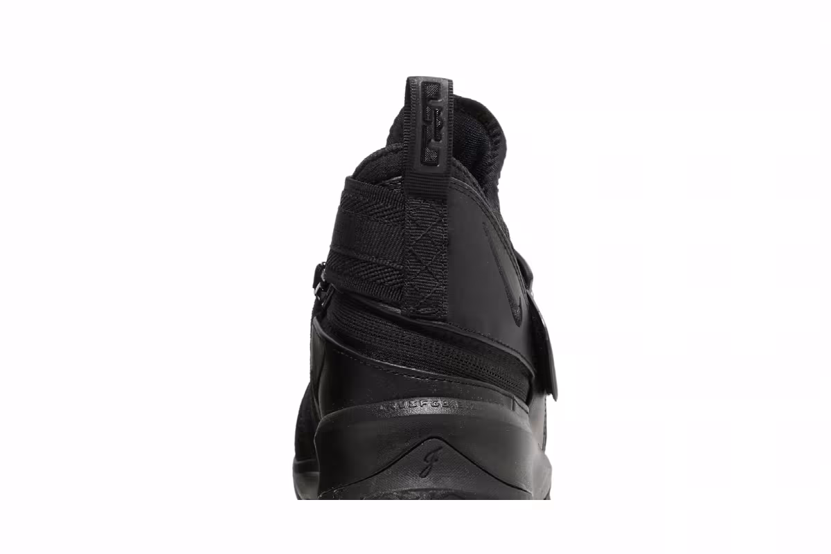 Nike LeBron Soldier 13 Flyease GS Triple Black, view 8