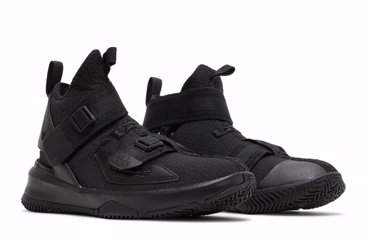 Nike LeBron Soldier 13 Flyease GS Triple Black, view 9
