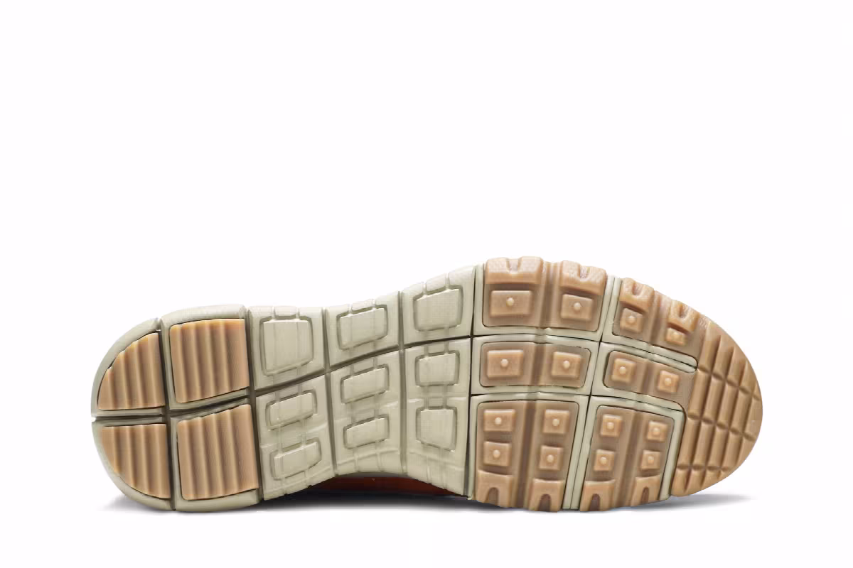 Nike Flyknit Trainer Chukka SFB Cinnabar, view 5