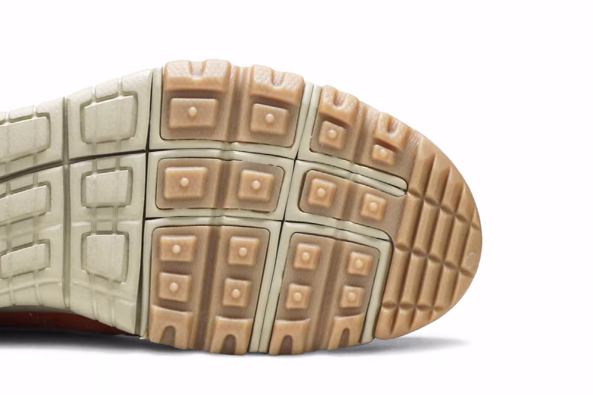Nike Flyknit Trainer Chukka SFB Cinnabar, view 6