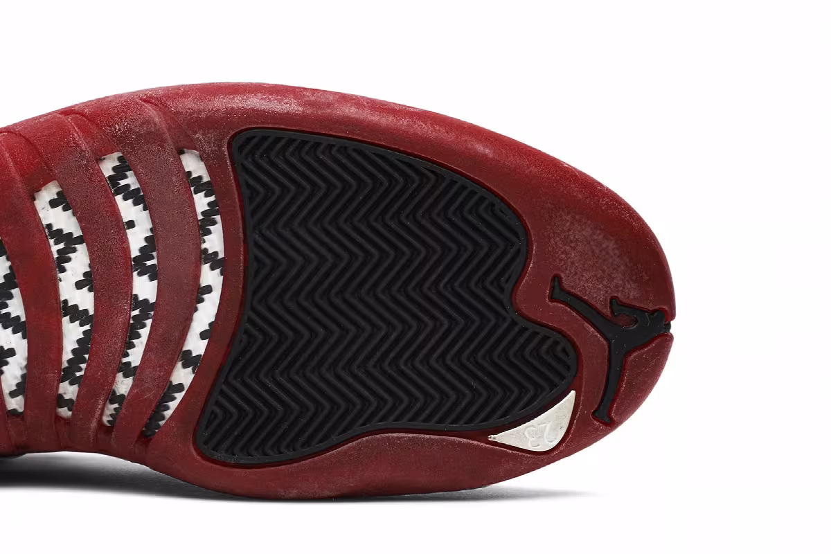 Air Jordan 12 Cherry 2009, view 6