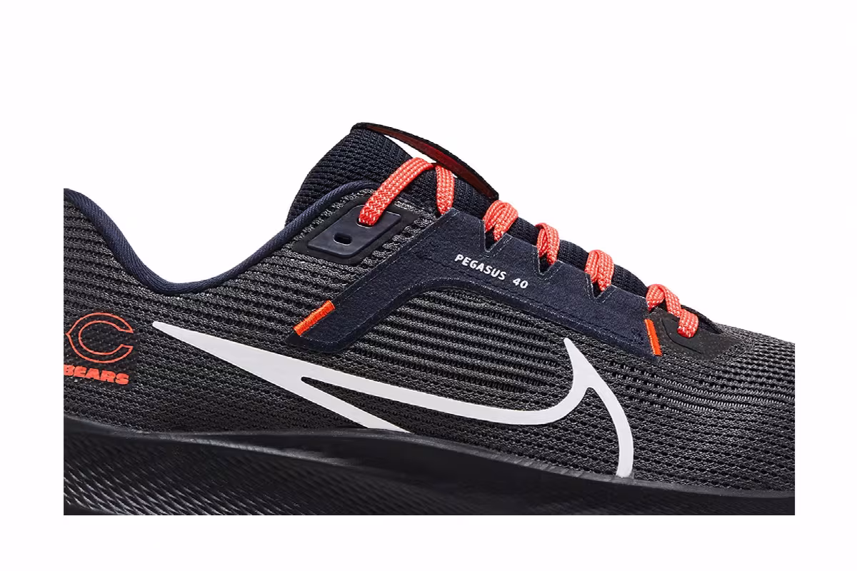 NFL x Nike Air Zoom Pegasus 40 Chicago Bears, view 3
