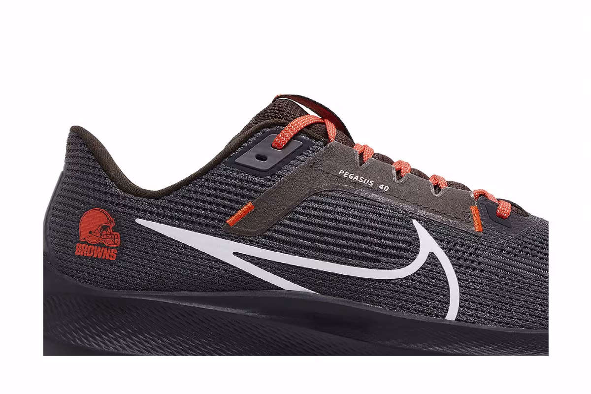 NFL x Nike Air Zoom Pegasus 40 Cleveland Browns, view 3