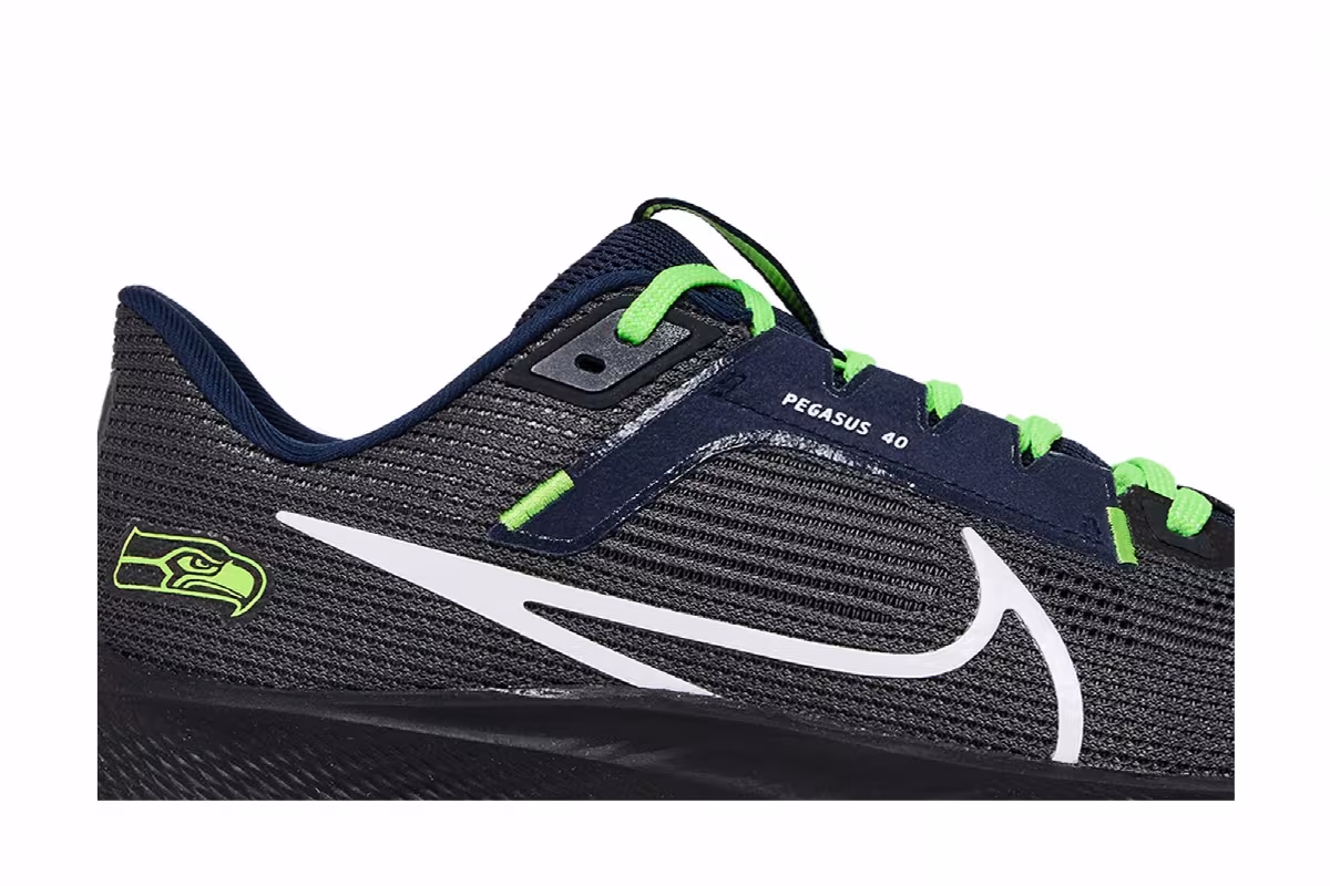 NFL x Nike Air Zoom Pegasus 40 Seattle Seahawks, view 3