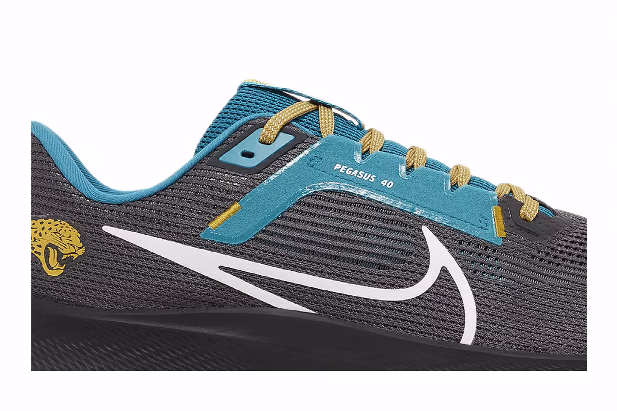 NFL x Nike Air Zoom Pegasus 40 Jacksonville Jaguars, view 3