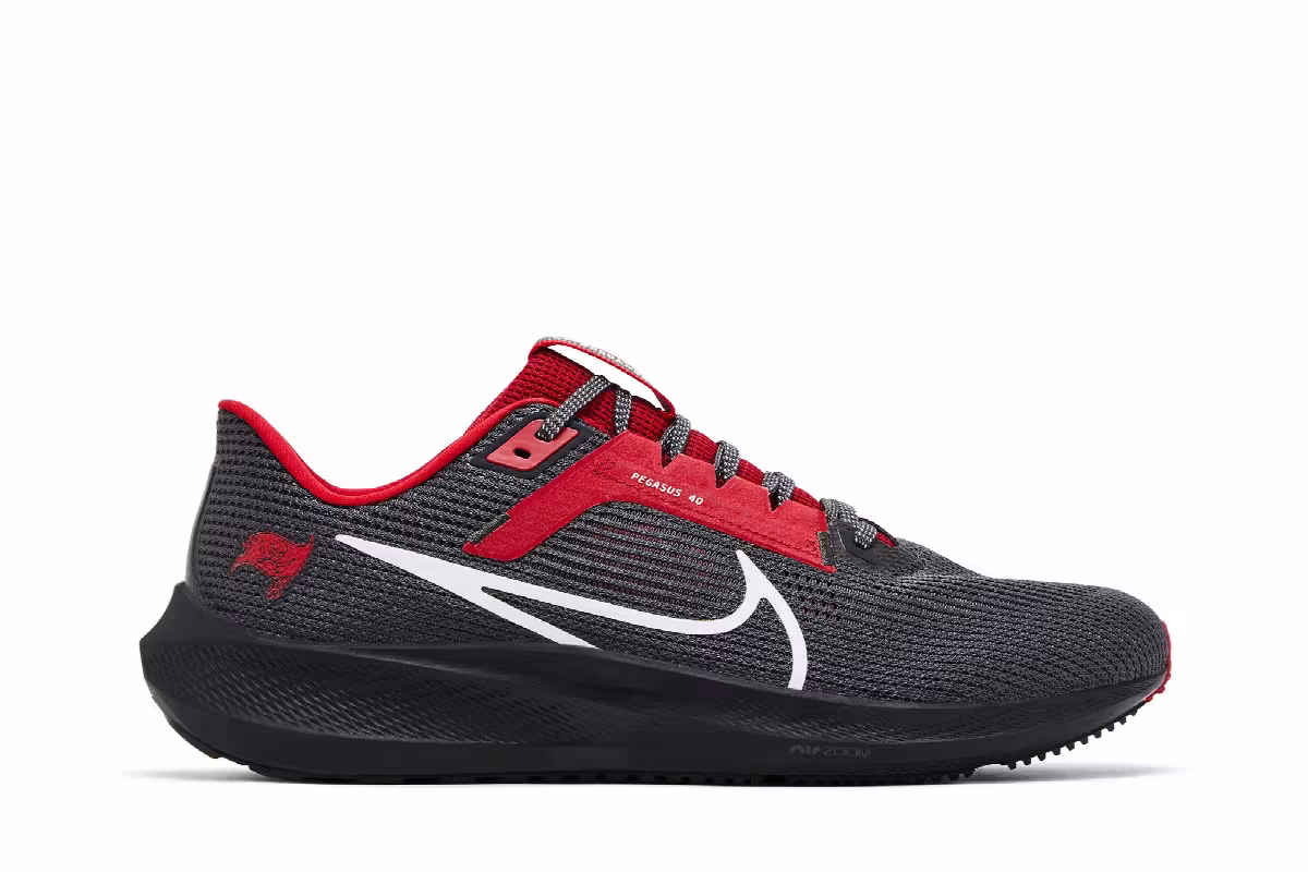 NFL x Nike Air Zoom Pegasus 40 Tampa Bay Buccaneers, view 2