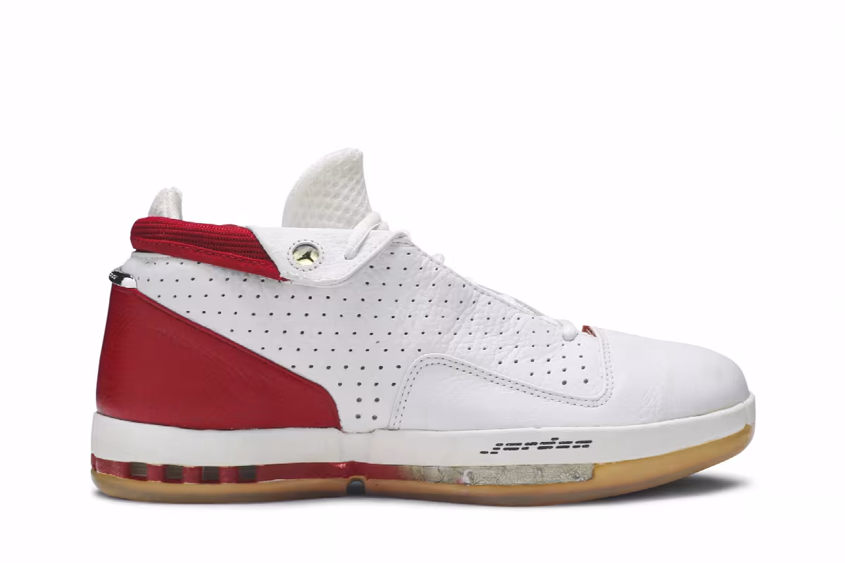 Air Jordan 16 OG Low Varsity Red, view 2