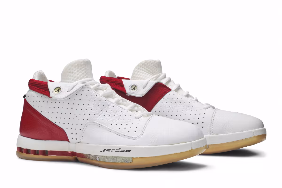 Air Jordan 16 OG Low Varsity Red, view 9