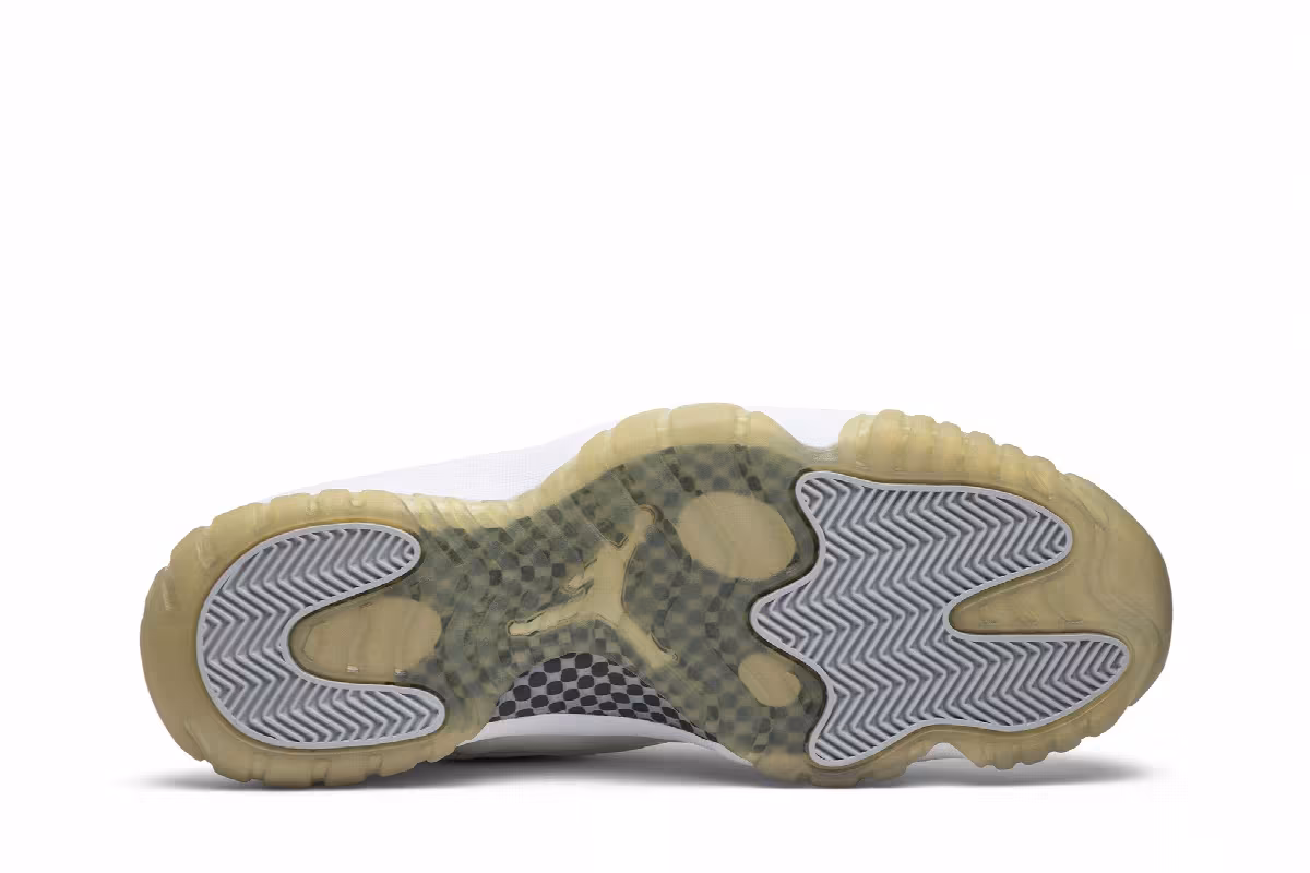 Air Jordan 11 Low White Light Zen Grey, view 5